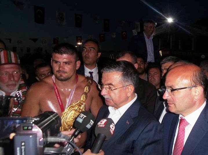 Hersek Yağlı Güreşlerinin şampiyonu Faruk Akkoyun